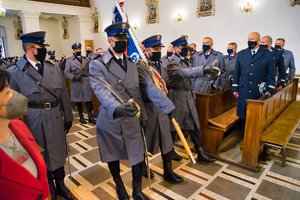 Policjanci w kościele.