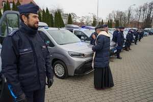 Symboliczne poświęcenie przez kapelana, nowo zakupionego sprzętu