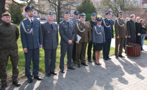 Policjanci podczas ślubowania klas mundurowych w Radziejowie