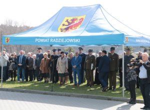 Policjanci podczas ślubowania klas mundurowych w Radziejowie