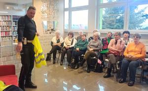 policjanci i uczestnicy spotkania