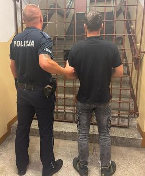 policjant i zatrzymany