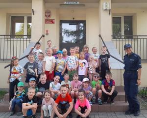 dzieci i policjanci