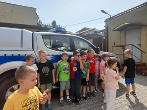 dzieci i policjanci