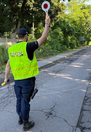 Funkcjonariusze Komendy Powiatowej Policji w Radziejowie podczas działań &quot;Trzeźwy poranek&quot; sprawdzający m.in. trzeźwość kierujących