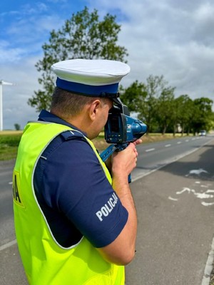 Policjanci z radziejowskiej drogówki podczas wojewódzkich działań &quot;Prędkość&quot;