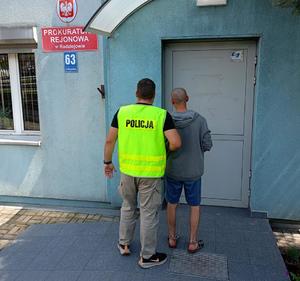 policjant i podejrzany o kradzież auta