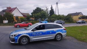 policjanci i uczestnicy zlotu