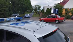 policjanci i uczestnicy zlotu