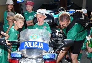 dzieci w komendzie