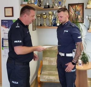 inspektor Maciej Estkowski i mł.asp. Sebastian Dobrzycki