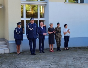 policjanci na rozpoczęciu roku szkolnego