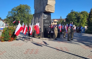 policjanci i uczestnicy obchodów