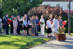 policjanci i uczestnicy obchodów