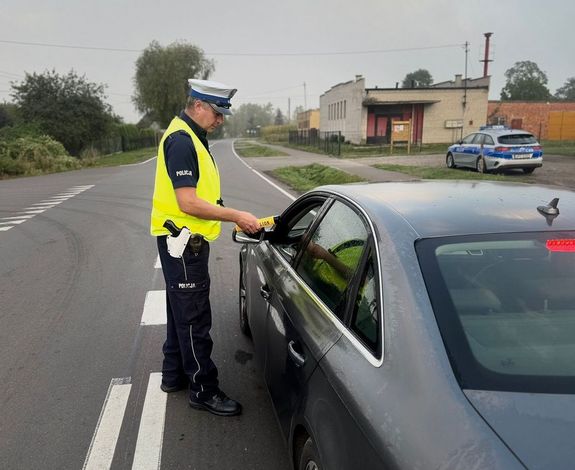 policjant na drodze