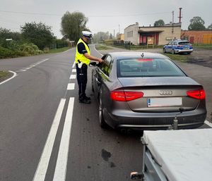 policjant na drodze
