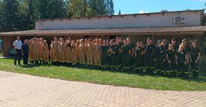 policjanci i uczniowie na pogadance
