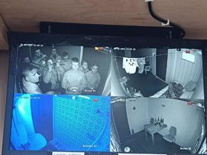 uczniowie i policjanci