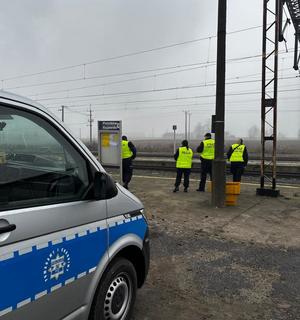 policjanci i SOK na patrolu
