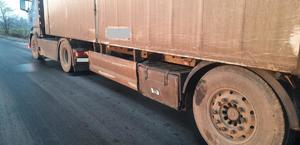 uszkodzone auta na drodze