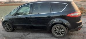 uszkodzone auta na drodze