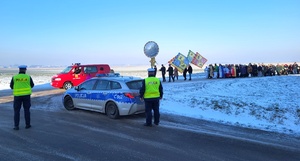 policjanci zabezpieczają Orszak Trzech Króli