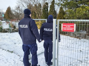 policjanci na patrolu
