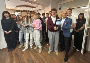 uczestnicy WOŚP i policjanci