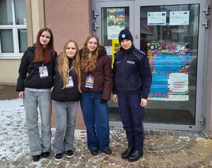 uczestnicy WOŚP i policjanci