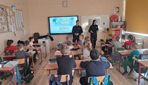 policjanci i uczniowie