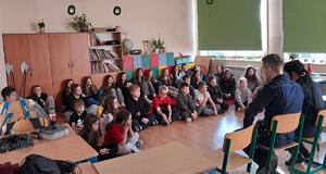 policjanci i uczniowie
