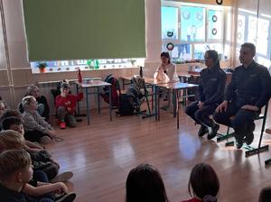 policjanci i uczniowie