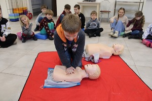 uczestnicy zając w bibliotece