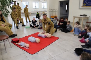 uczestnicy zając w bibliotece