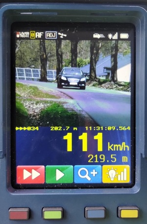 Zdjęcie ujawnionego wykroczenia na urządzeniu do pomiaru prędkości