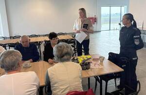 policjantka u seniorów