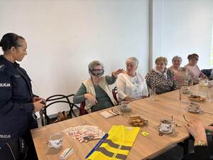 policjantka u seniorów