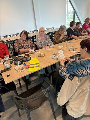 policjantka u seniorów