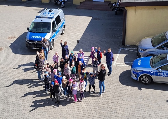 przedszkolaki i policjanci