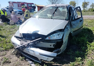 miejsce zdarzenia i uszkodzone auto