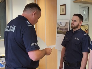 wyróżnieni policjanci i ich przełożeni