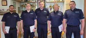 wyróżnieni policjanci i ich przełożeni