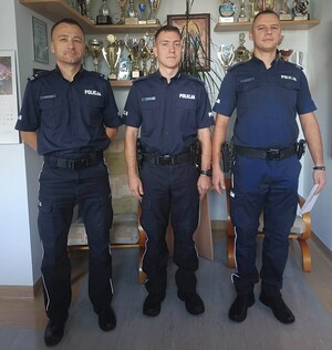 wyróżnieni policjanci i Komendant