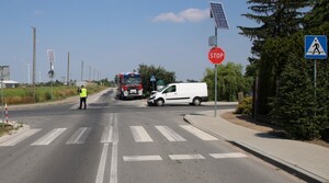 uszkodzone pojazdy na miejscu zdarzenia