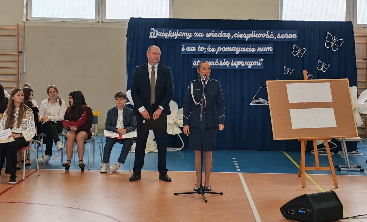 Policja uczestniczyła w obchodach Dnia Edukacji Narodowej w Radziejowie
